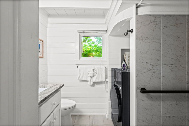 Bathroom 4, Located in Seaside - Sleeps 4, Walton