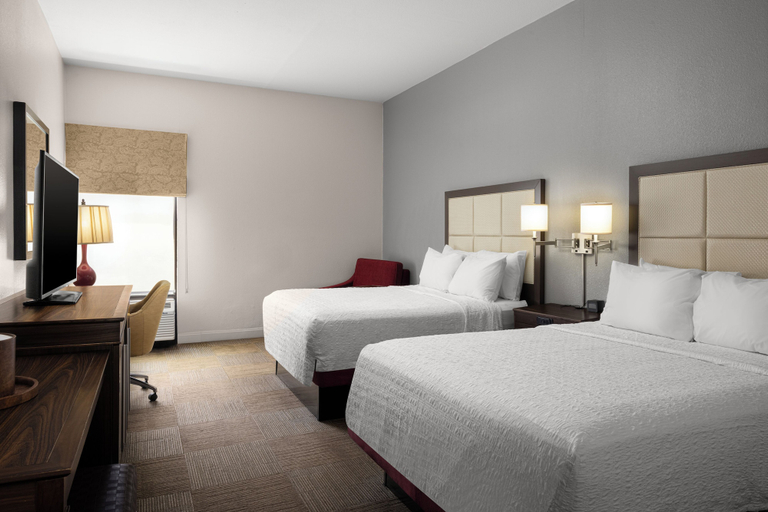 Bedroom 3, Hampton Inn Morristown, Hamblen