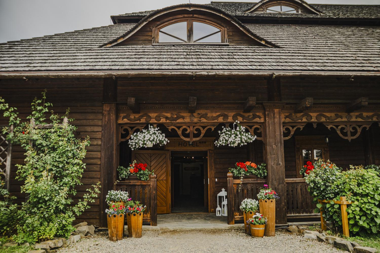 Exterior & Views