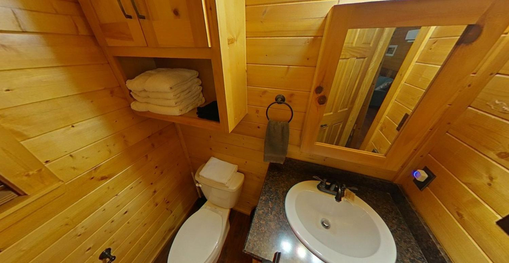 Bathroom, MeMaws Country Cabin, Bandera