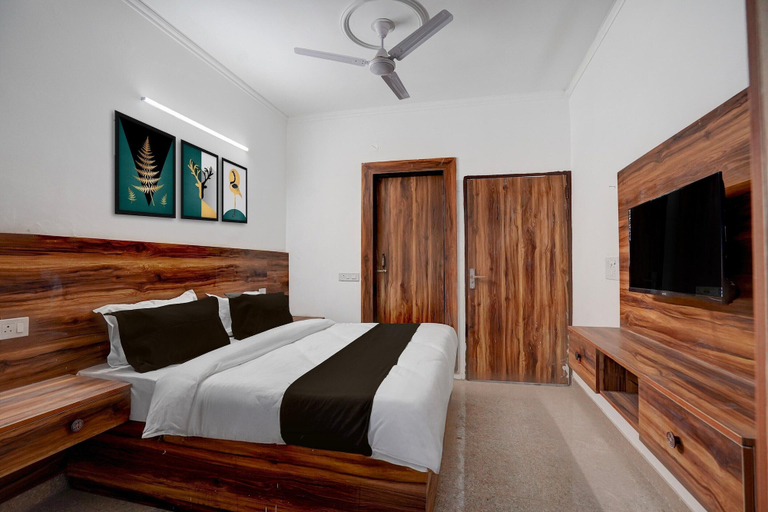 Room 5, Classic Hotel Sky, Gurgaon