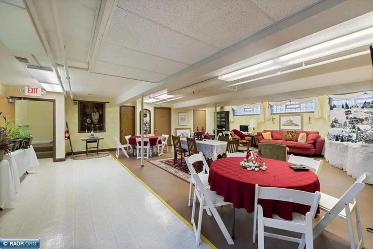 Food & Drinks, The Vermilion Park Inn, Saint Louis