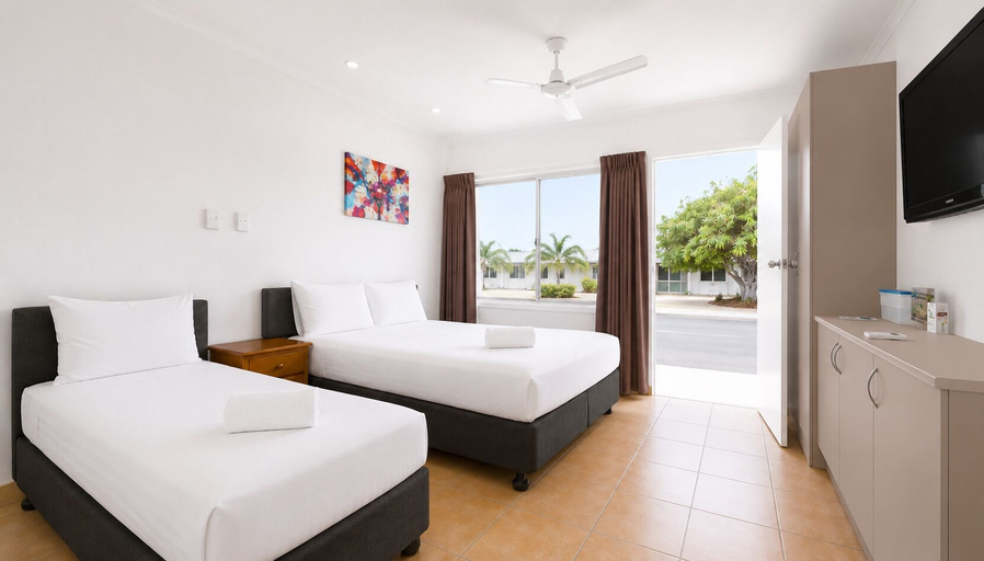 Bedroom 2, Motel Ingham, Hinchinbrook
