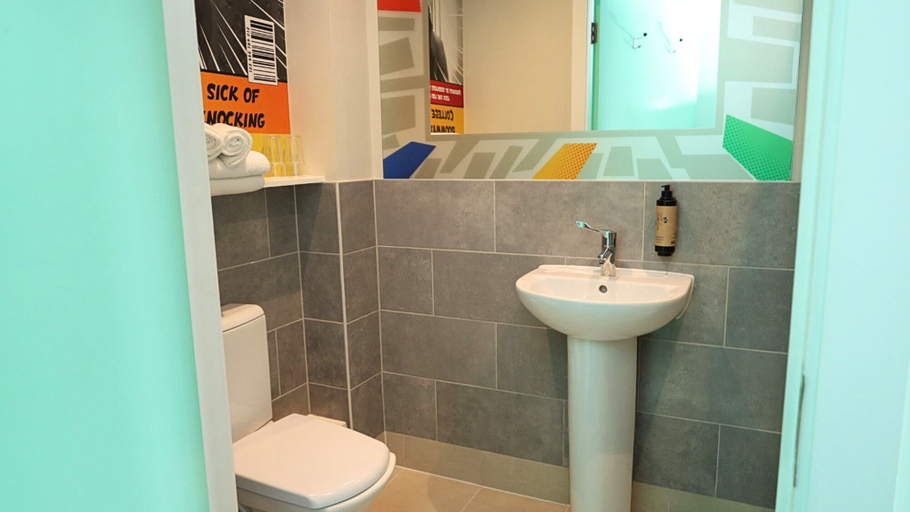 Bathroom 3, Garner Hotel Dublin Temple Bar by IHG, Dublin