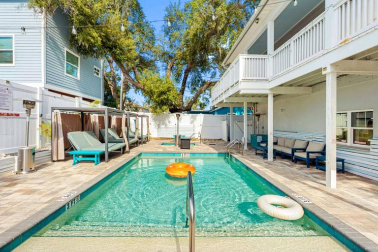 Sport & Beauty 2, Sunny Side Cottages, Pinellas
