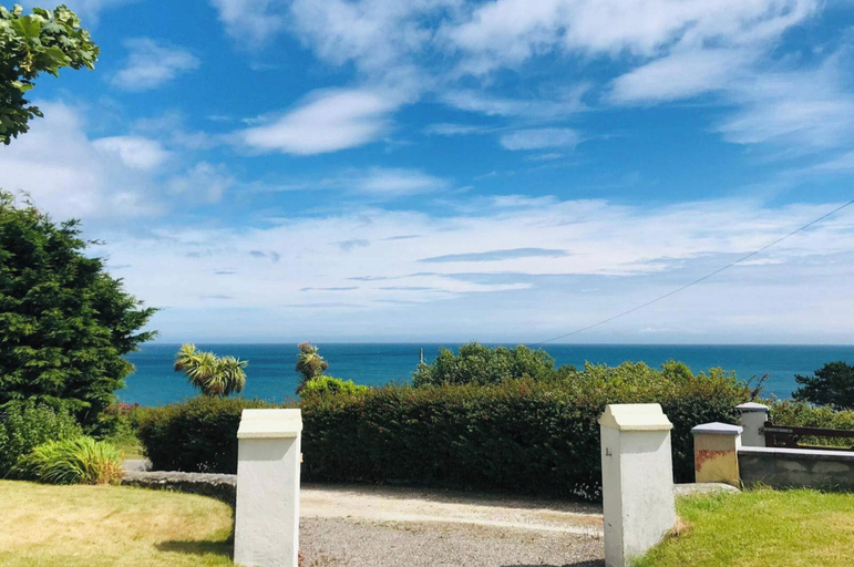 Property grounds 2, Near Coast - Garden - Parking - Sleeps 4