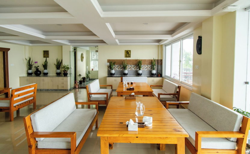 Dining, Kahunkot Resort, Gandaki
