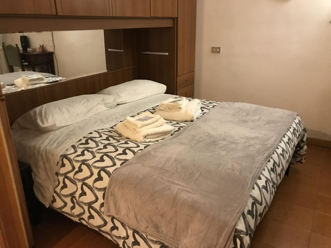 Bedroom 1, The sweet Frascati Home, Rome