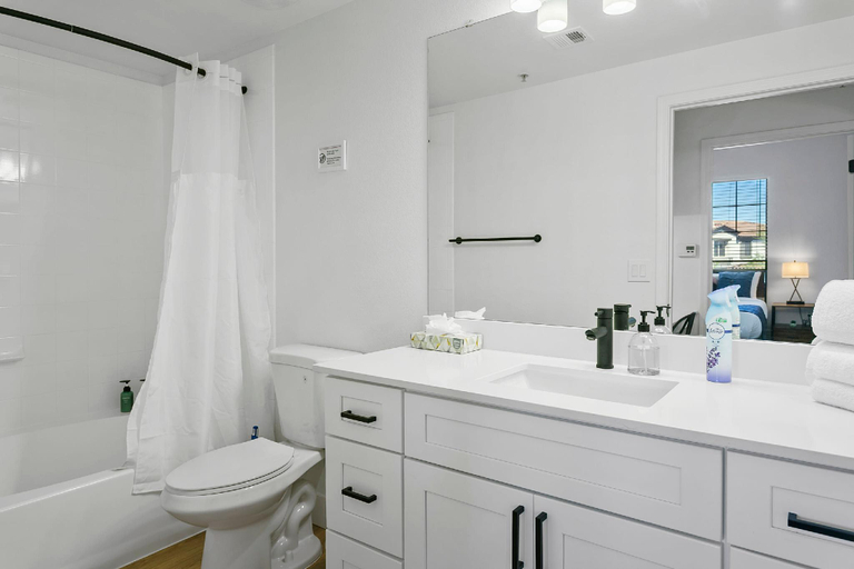 Bathroom 5, CozySuites Glendale by the stadium with pool 03, Maricopa