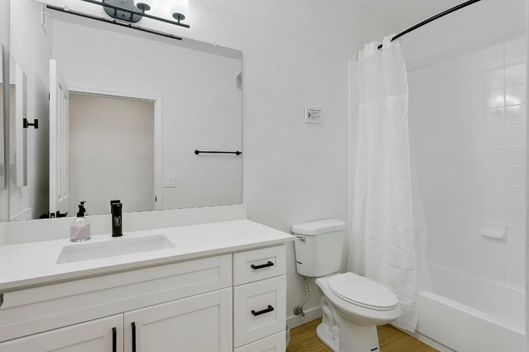 Bathroom 5, CozySuites Glendale by the stadium with pool 04, Maricopa