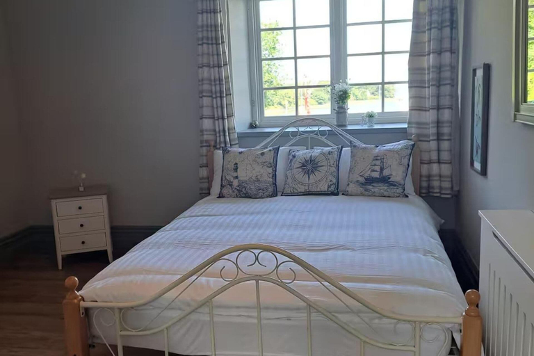 Room 2, Cozy School House Retreat in Foynes