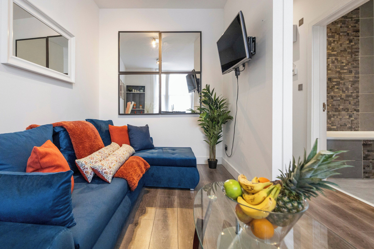Living area 2, Charming London Apartment in Central London, London