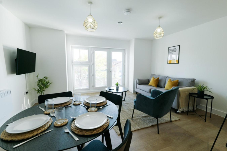 Others 5, NEW Luxury South Manchester Flat, Stockport
