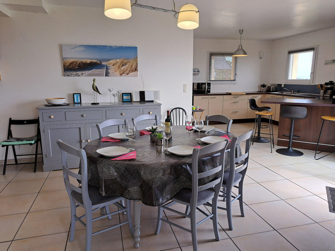 Dining 4, Panoramic Holiday Villa With Sea Views in Telgruc-sur-mer, Finistère