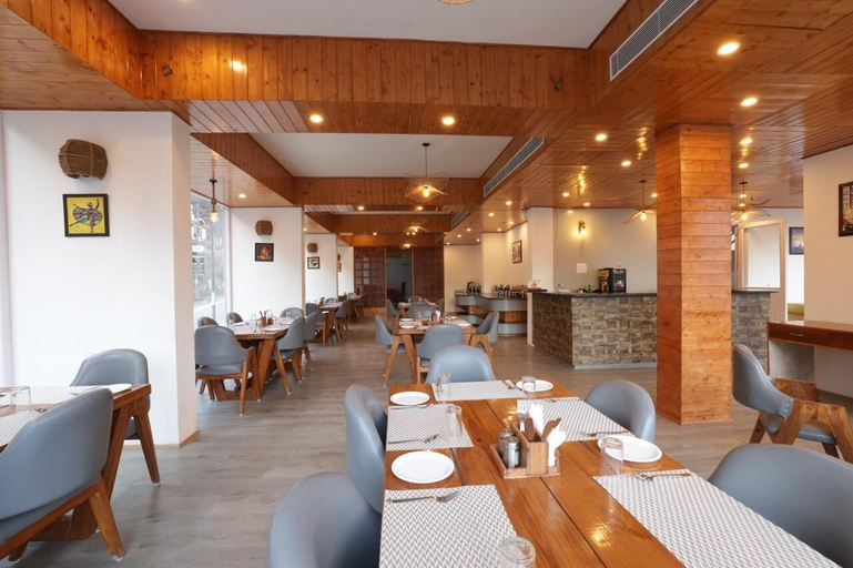 Dining 4, Hotel Hyacinth Manali By RoyalCollection, Kullu