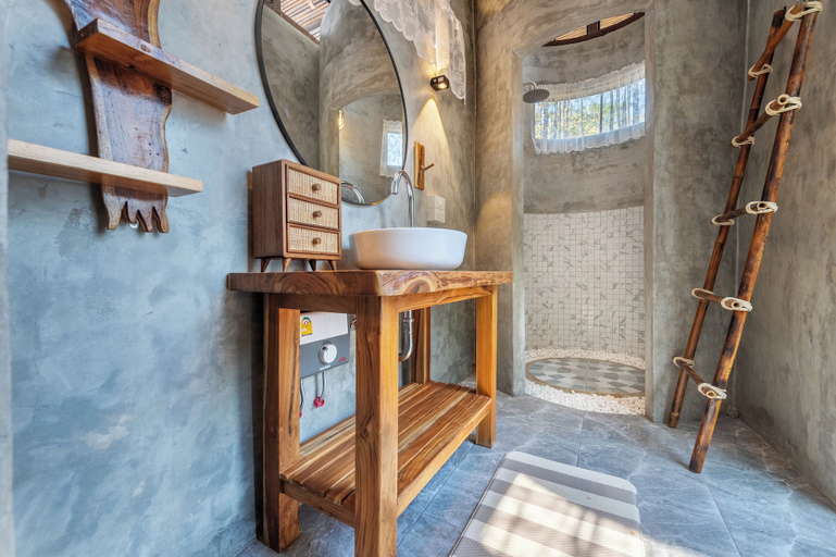 Bathroom 2, Lhong Chiang Dao glamping, Buang Sam Phan