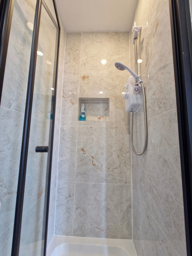 Bathroom 3, Studio - Transport Links - Wifi - Sleeps 2, London