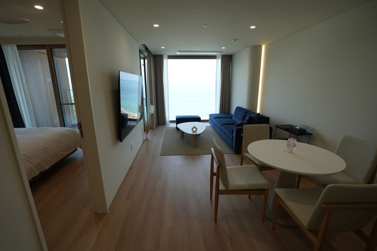 Room 5, Cliffbeach Resort&Pool Villa, Yangyang