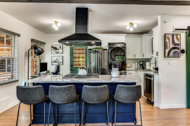 Food & Drinks 5, LUX Private Oasis 4 Bed2 Bath Hot Tub 3 Patios Beltline Piedmont Park, Atlanta