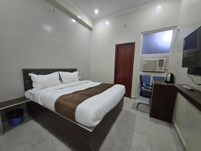 Room 5, Classic Pine Villa, Lucknow