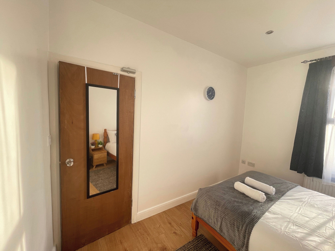 Room 4, Tottenham - Sleeps 10 - Garden - Near Transport, London