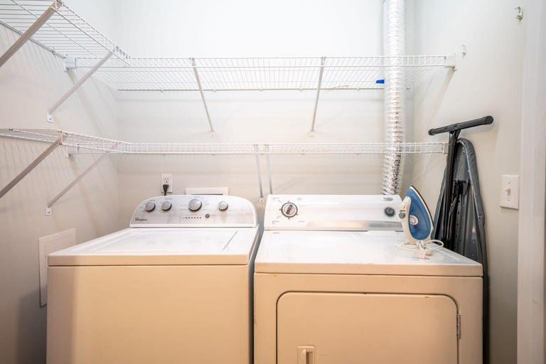 Bathroom 5, CozySuites Music Row Spacious 1BR in Nashville! 41, Davidson