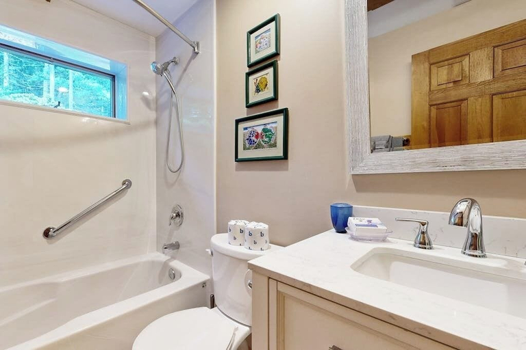 Bathroom 2, Romley House Deck & New Luxe Kitchen Near Boothbay Harbor, Lincoln