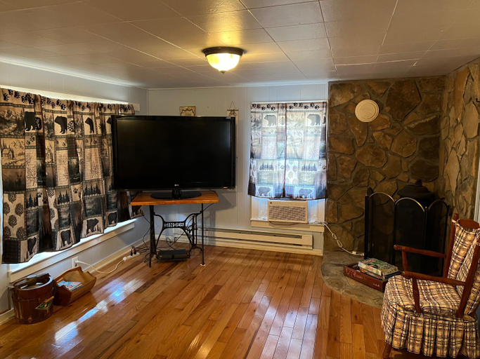 Others 5, Cochran Farm House, Swain