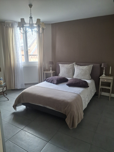 Room 2, Hôtel Le Commerce, Somme