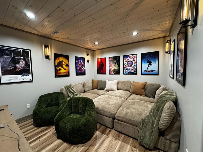 Living area 2, Coco Bear Lodge, Sevier