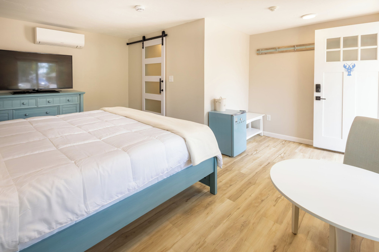 Room 2, Blue Lobster Inn, Barnstable