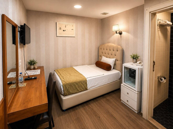 Bedroom 4, Kuzen Otel - Adults Only, Kadıköy