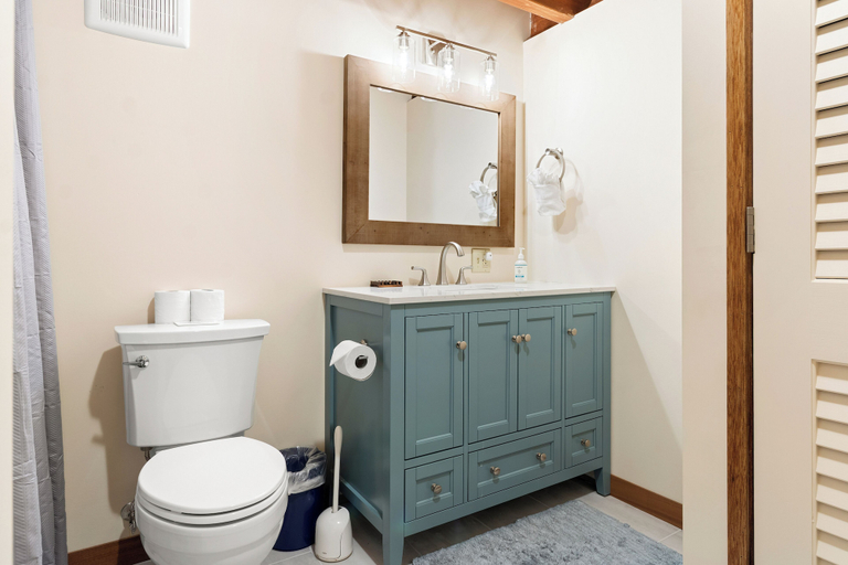 Bathroom 5, Beautiful Hidden Waterfront Retreat With Rocky Beach, Lincoln