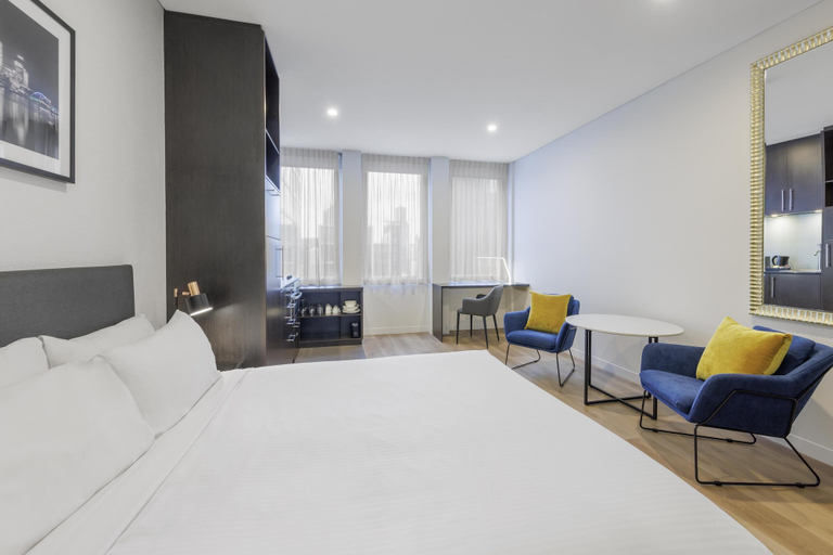 Bedroom 3, Oaks Melbourne on Collins Suites, Melbourne