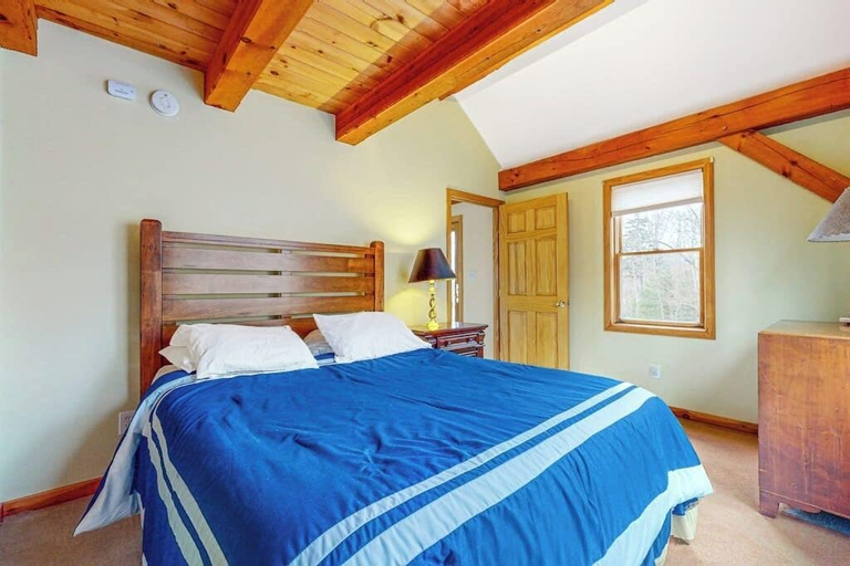 Room 2, Spectacular Lakefront Home With Dock, Firepit, & Vaulted Ceilings - Dog-friendly, Piscataquis