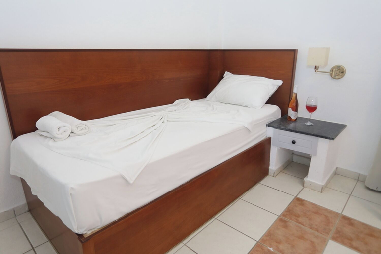Bedroom 3, Maravel Star Art Hotel, Crete