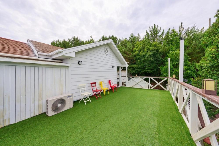Exterior & Views 1, Taean (Anmyeondo) Elvis Pension (Individual Terrace Ocean Pool), Taean
