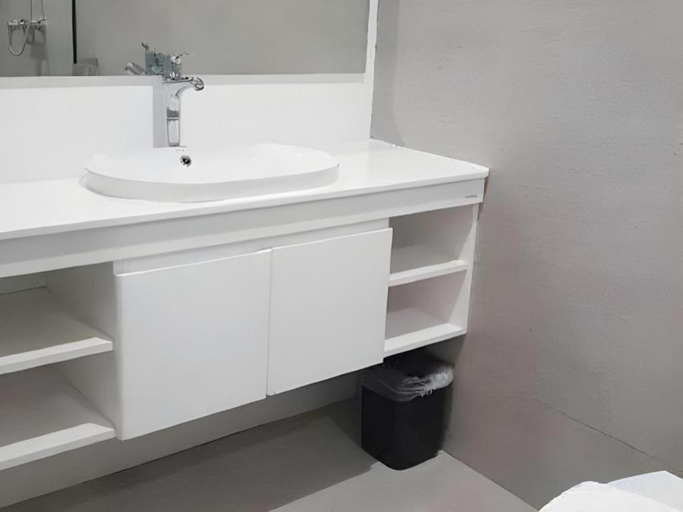 Bathroom 4, Travelite Hotel Legarda, Baguio City