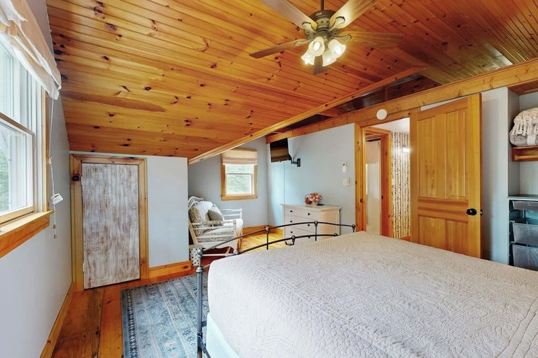 Room 3, Sunny, Lakefront Home on South Pond With Private Dock, Great Deck & Firepit, Knox