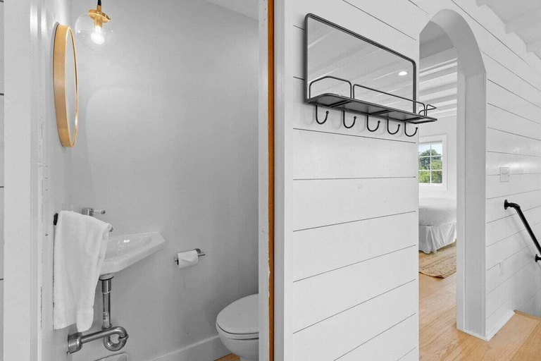 Bathroom 5, Harborside Cottage, Walk to Downtown, Knox