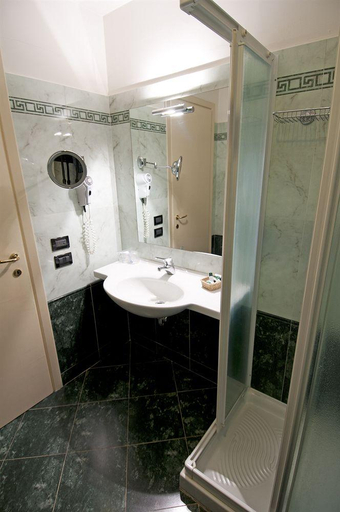 Bathroom 5, Verdeborgo, Rome