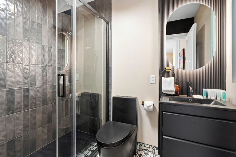 Bathroom 4, Manoir de la Tour - Par Aneyro, Communauté-Urbaine-de-Québec