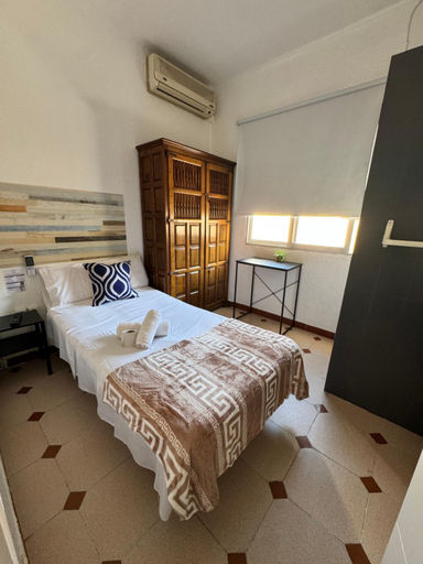 Bedroom 4, Hostal El Torero, Madrid