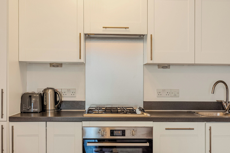 Private kitchen 4, Charming 2 Bedroom Apartment in Central London, London