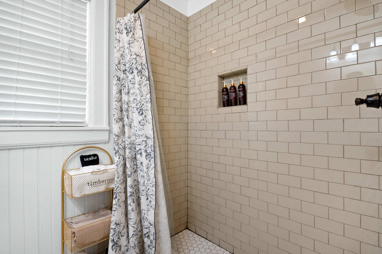 Bathroom 4, Historic Riverview Inn Four, Hamilton