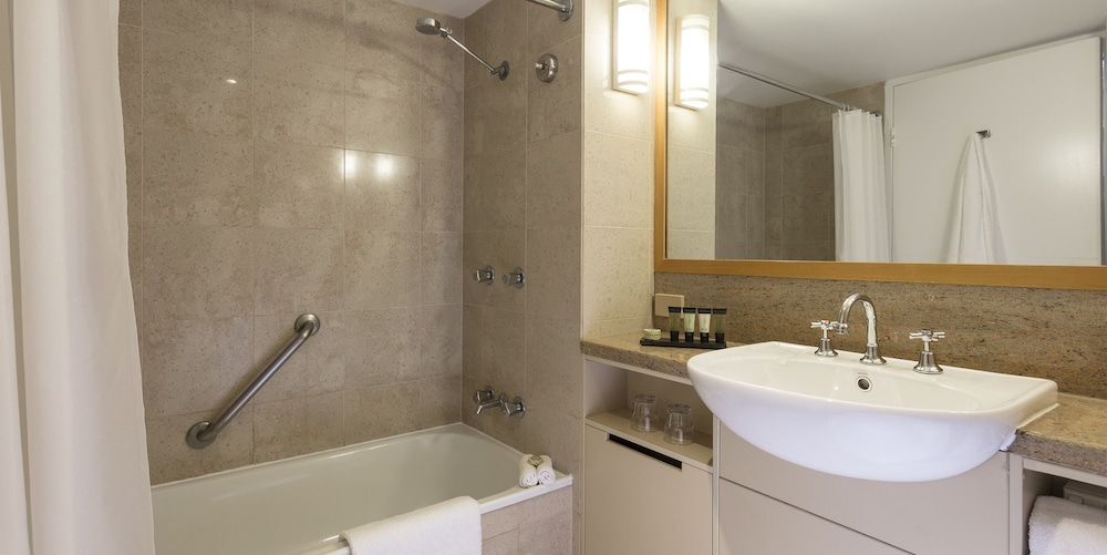 Bathroom 5, Sea World Resort, Gold Coast