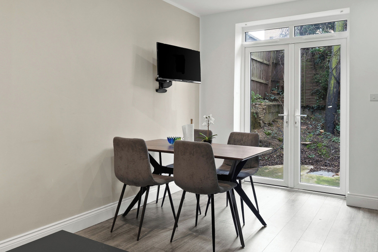 Dining, Cosy 2 Bed-5 Guests-garden-parking&wifi, London