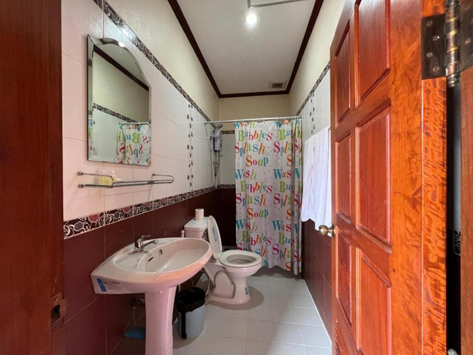 Bathroom 4, Souphaphone Hotel, Vientiane