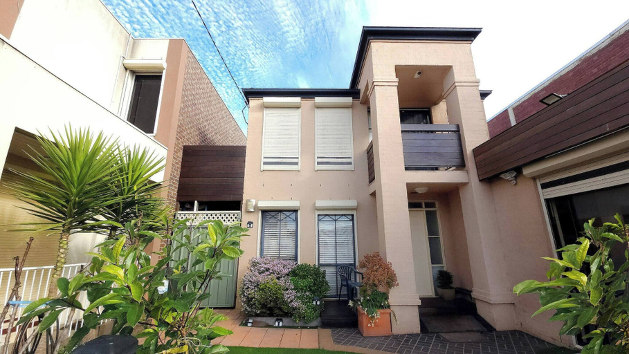 Exterior, Huge Discount For Long Stay! Spacious 5BR 4 Baths 16 Guests, Melbourne