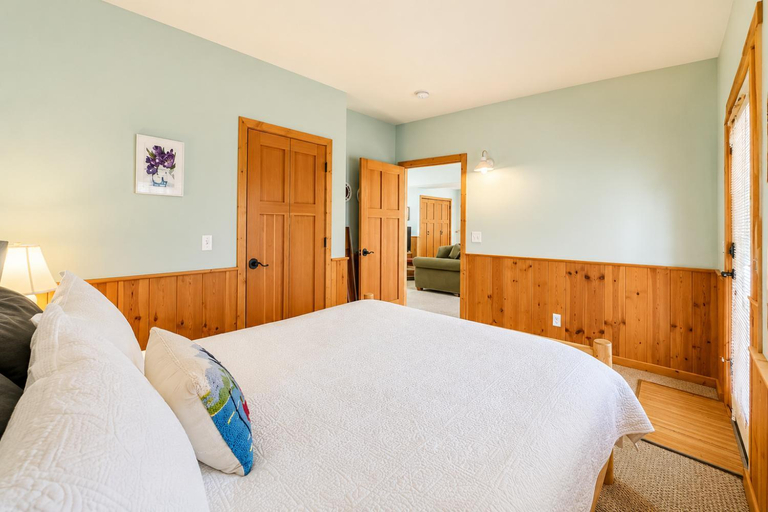 Bedroom 3, Lazy Bear Lodge by NW Comfy Cabins, Chelan
